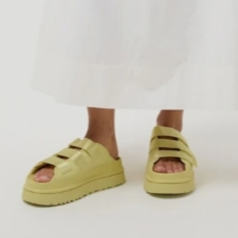 BRAND NEW UGG WOME'S GOLDENGLOW GLIDE PLATFORM SANDALS